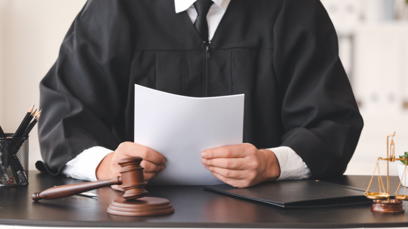 A Saftec Digital explica em que situações a remoção de conteúdo judicial é permitida por lei.