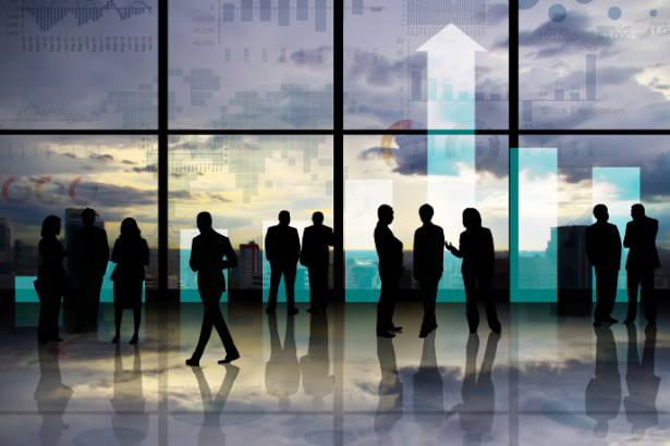 Alex Nabuco dos Santos analisa como juros, inflação e PIB afetam as decisões de compra e investimento em imóveis.