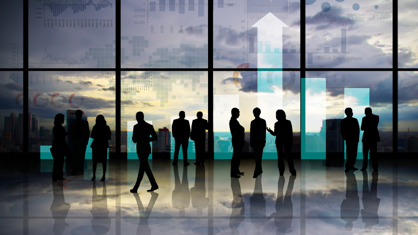 Alex Nabuco dos Santos analisa como juros, inflação e PIB afetam as decisões de compra e investimento em imóveis.