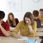 Avaliações educacionais e aprendizagem: como transformar dados em estratégias eficazes de ensino com a análise de Sérgio Bento De Araújo no centro do debate.